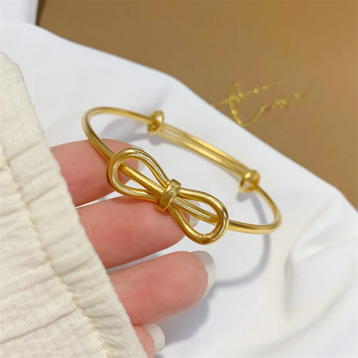Elegant Irregular Line Opening Bangle Cuff Bracelet for Women Stackable Bowknot Thin Bangle Waterproof Jewelry
Elegant Irregular Line Opening Bangle Cuff Bracelet for Women Stackable Bowknot Thin Bangle Waterproof Jewelry
