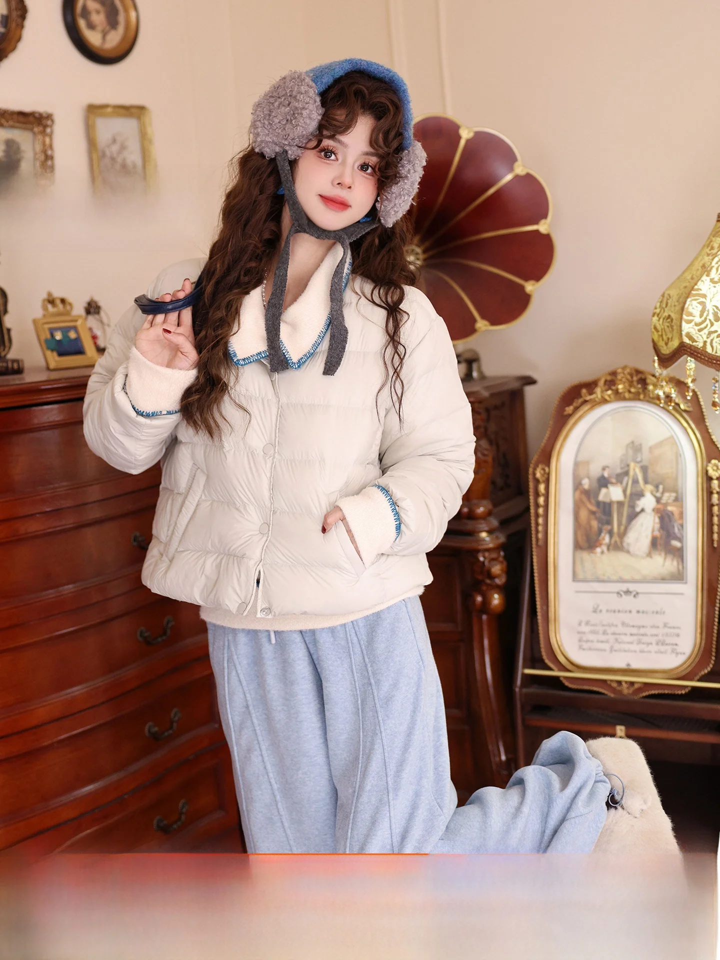 Женская зимняя повседневная теплая универсальная куртка Chend Round Ne Down Jaet с комфортным нейлоновым белым пуховым наполнителем
Женская зимняя повседневная теплая универсальная куртка Chend Round Ne Down Jaet с комфортным нейлоновым белым пуховым наполнителем