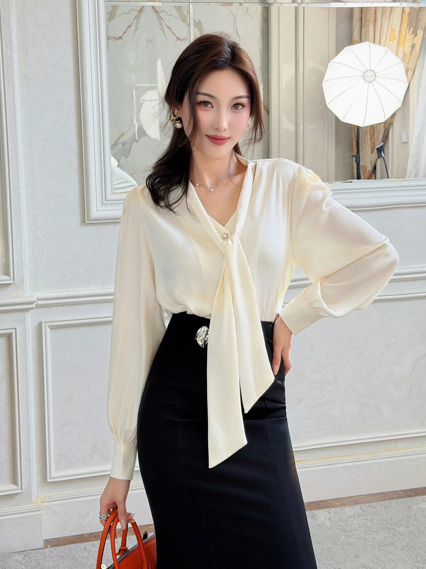 Ele Korean Sle Commuter irt with Bow Tie Metal Bule Lantern Sve Satin Surface Women's Faion Spring Autumn Blouse
Ele Korean Sle Commuter irt with Bow Tie Metal Bule Lantern Sve Satin Surface Women's Faion Spring Autumn Blouse