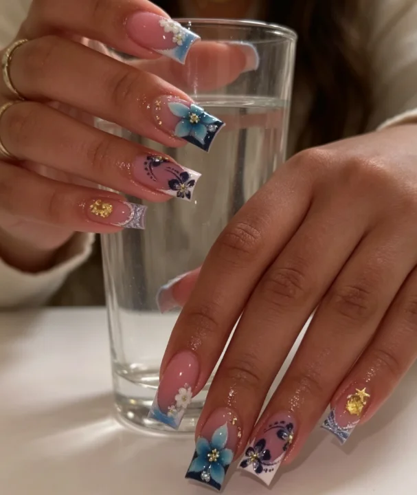 24Pcs Y2K Chic Summer Press-On Nails, Blue Ombre Wavy French Tips with 3D Flower & Gold Seashell Accents, Reusable Full-Cover False Nails
24Pcs Y2K Chic Summer Press-On Nails, Blue Ombre Wavy French Tips with 3D Flower & Gold Seashell Accents, Reusable Full-Cover False Nails