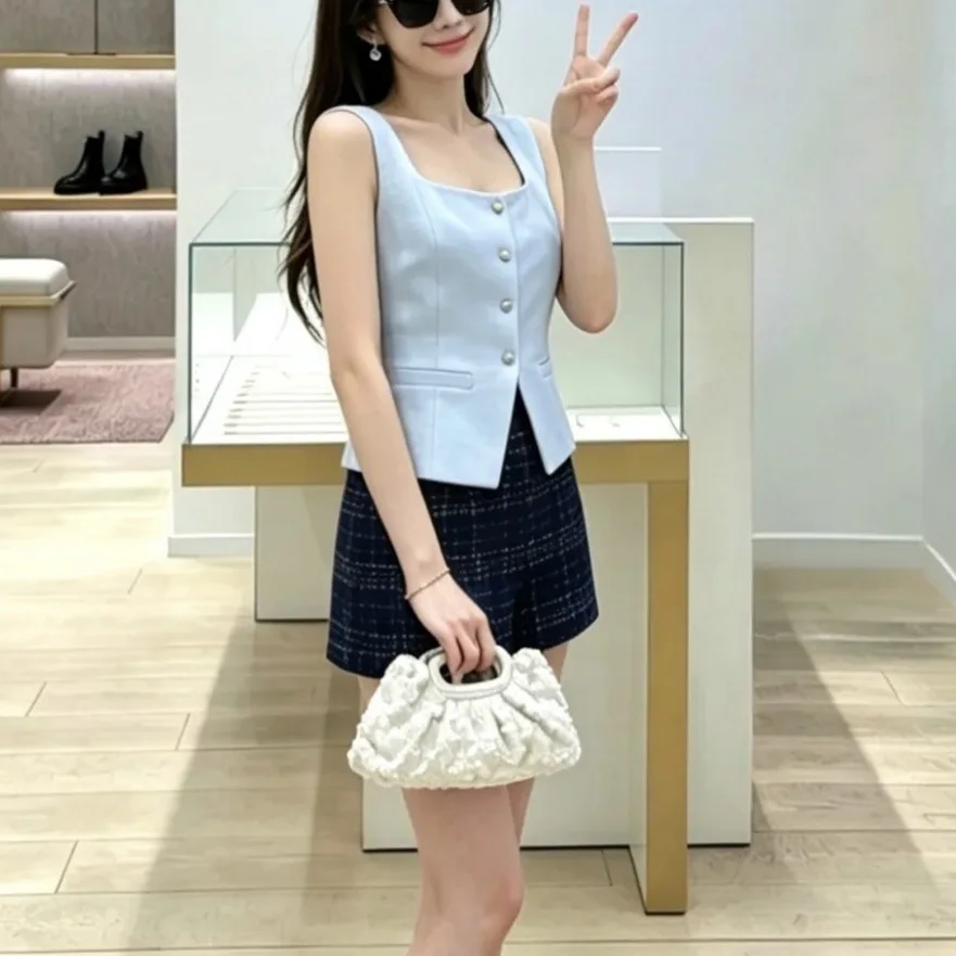 Spring/Summer Women Square Neck Sleeveless Solid Waistcoat Single Breasted Pocket Gold Button Slim Casual Fashion Vest
Spring/Summer Women Square Neck Sleeveless Solid Waistcoat Single Breasted Pocket Gold Button Slim Casual Fashion Vest