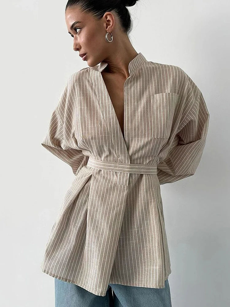 Винтажная женская рубашка свободного покроя в коричневую полоску с воротником-стойкой и длинным рукавом, элегантный классический топ, женская мода
Винтажная женская рубашка свободного покроя в коричневую полоску с воротником-стойкой и длинным рукавом, элегантный классический топ, женская мода