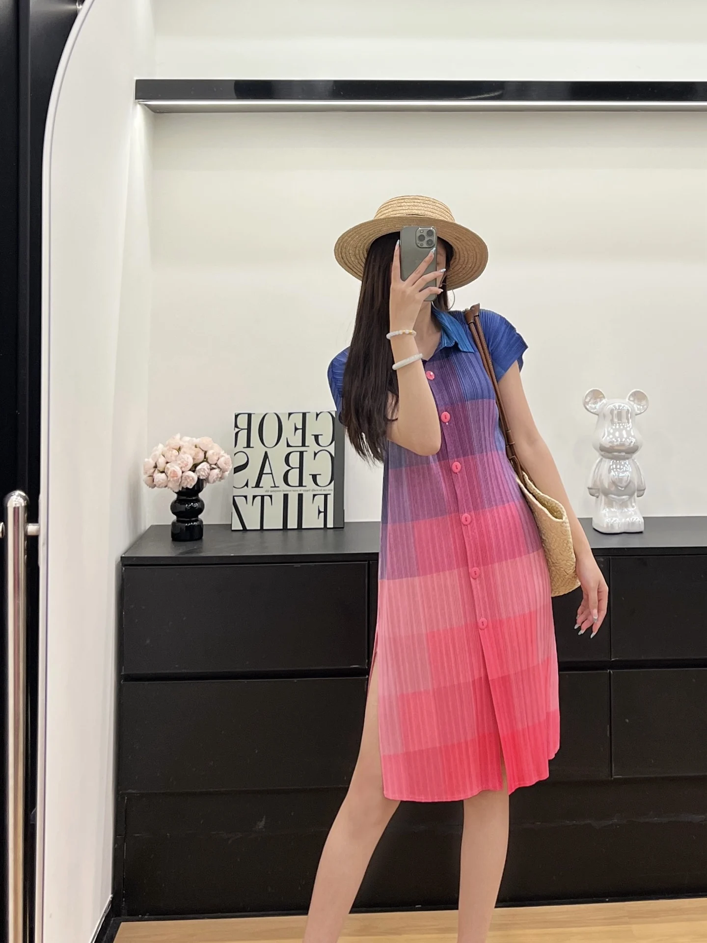 Women Casual Dress 2025 Summer New Lapel Short Sleeve Single Breasted Gradient Color Design Fashion Outdoor Female Dresses
Women Casual Dress 2025 Summer New Lapel Short Sleeve Single Breasted Gradient Color Design Fashion Outdoor Female Dresses