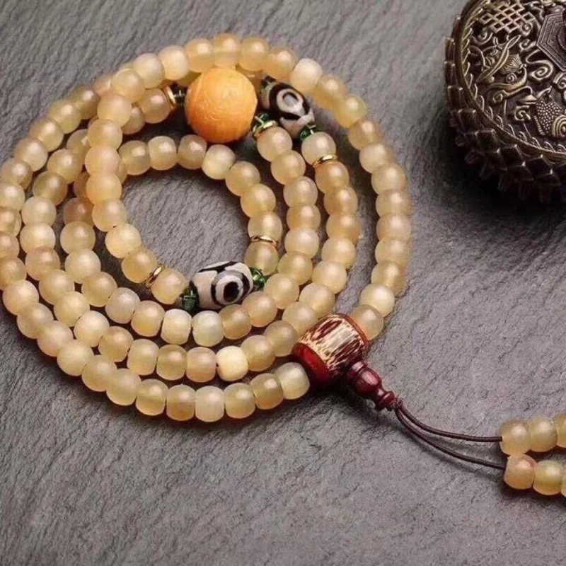 Natural goat ethnic style necklace, paired with red agate, glass spacers, cow horn connectors, and cloud pendants
Natural goat ethnic style necklace, paired with red agate, glass spacers, cow horn connectors, and cloud pendants