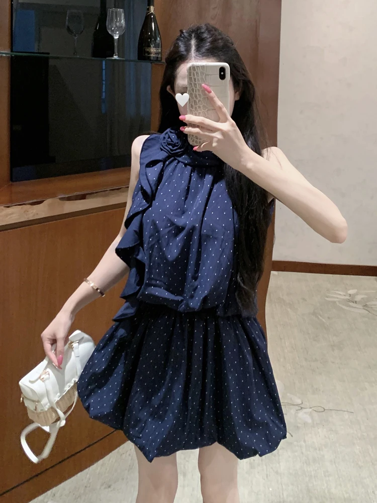 Retro Elegant Neck Hanging Sash Polka Dot Vest High Waist A-Line Pleated Bloomer Short Skirt Set Women's Fashion Summer Outfit
Retro Elegant Neck Hanging Sash Polka Dot Vest High Waist A-Line Pleated Bloomer Short Skirt Set Women's Fashion Summer Outfit