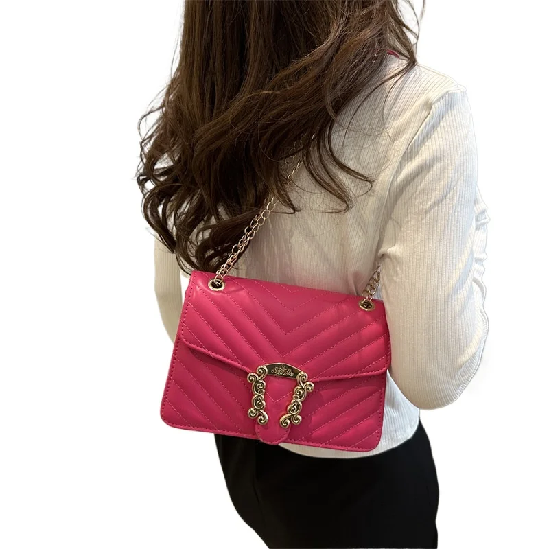 Classic popular small bag female new tide fashion simple diamond chain crossbody bag commuting to work small square bags
Classic popular small bag female new tide fashion simple diamond chain crossbody bag commuting to work small square bags
