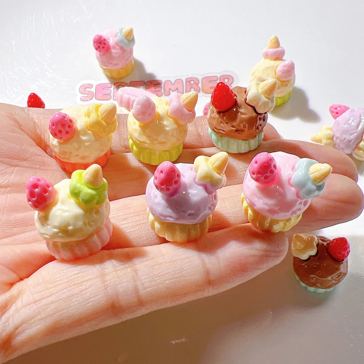 10-20 шт. Kawaii клубничный торт плоская смола шпилька для волос аксессуары для изготовления ювелирных изделий DIY холодильник фотоальбом материал для рукоделия
10-20 шт. Kawaii клубничный торт плоская смола шпилька для волос аксессуары для изготовления ювелирных изделий DIY холодильник фотоальбом материал для рукоделия