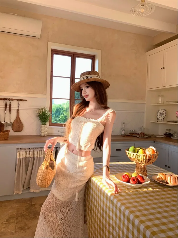 High Waist Lace Halter Neck Dress with Fish Tail Skirt Two Piece Set Women's Slim Fit Summer Fashion Sexy Girl Style
High Waist Lace Halter Neck Dress with Fish Tail Skirt Two Piece Set Women's Slim Fit Summer Fashion Sexy Girl Style