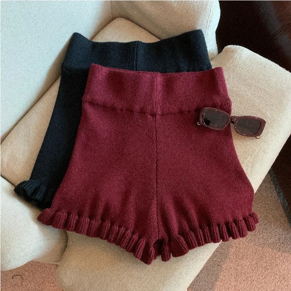 Black Shorts 2025 Women Spring and Winter High Waist Black Knitted Fungus Shorts Warm Short Trousers
Black Shorts 2025 Women Spring and Winter High Waist Black Knitted Fungus Shorts Warm Short Trousers