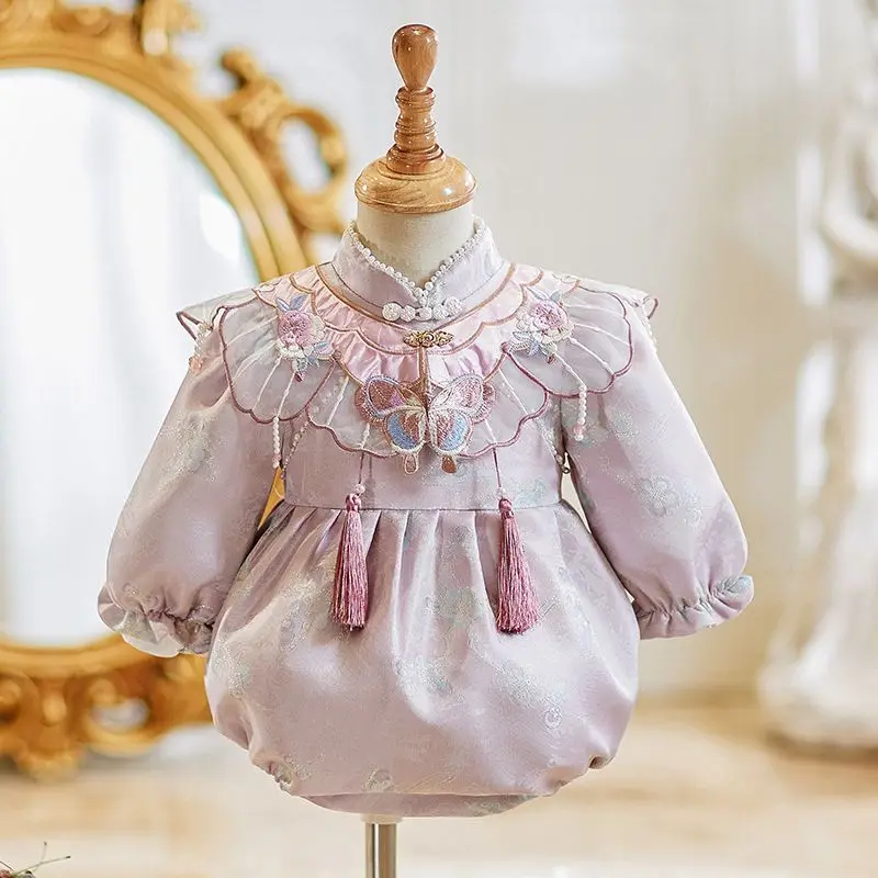 Girls' first-year fart dress 2025 new Chinese children's grab week banquet cheongsam Tang clothing baby birthday crown
Girls' first-year fart dress 2025 new Chinese children's grab week banquet cheongsam Tang clothing baby birthday crown