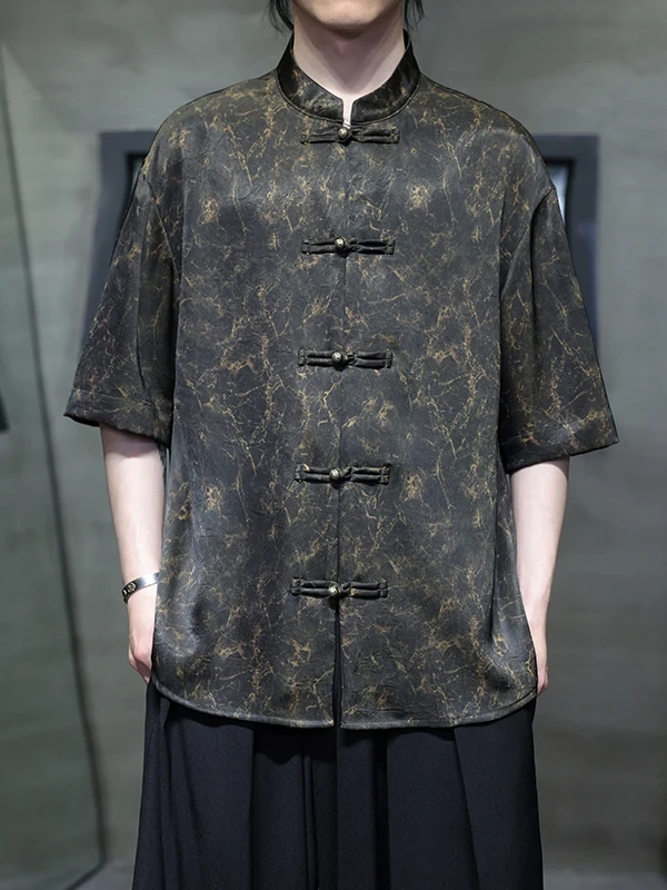 Новая китайская летняя мужская рубашка из ледяного шелка с коротким рукавом, модная, в стиле ретро, на пуговицах, в стиле Ханьфу, свободного кроя, с принтом.
Новая китайская летняя мужская рубашка из ледяного шелка с коротким рукавом, модная, в стиле ретро, на пуговицах, в стиле Ханьфу, свободного кроя, с принтом.