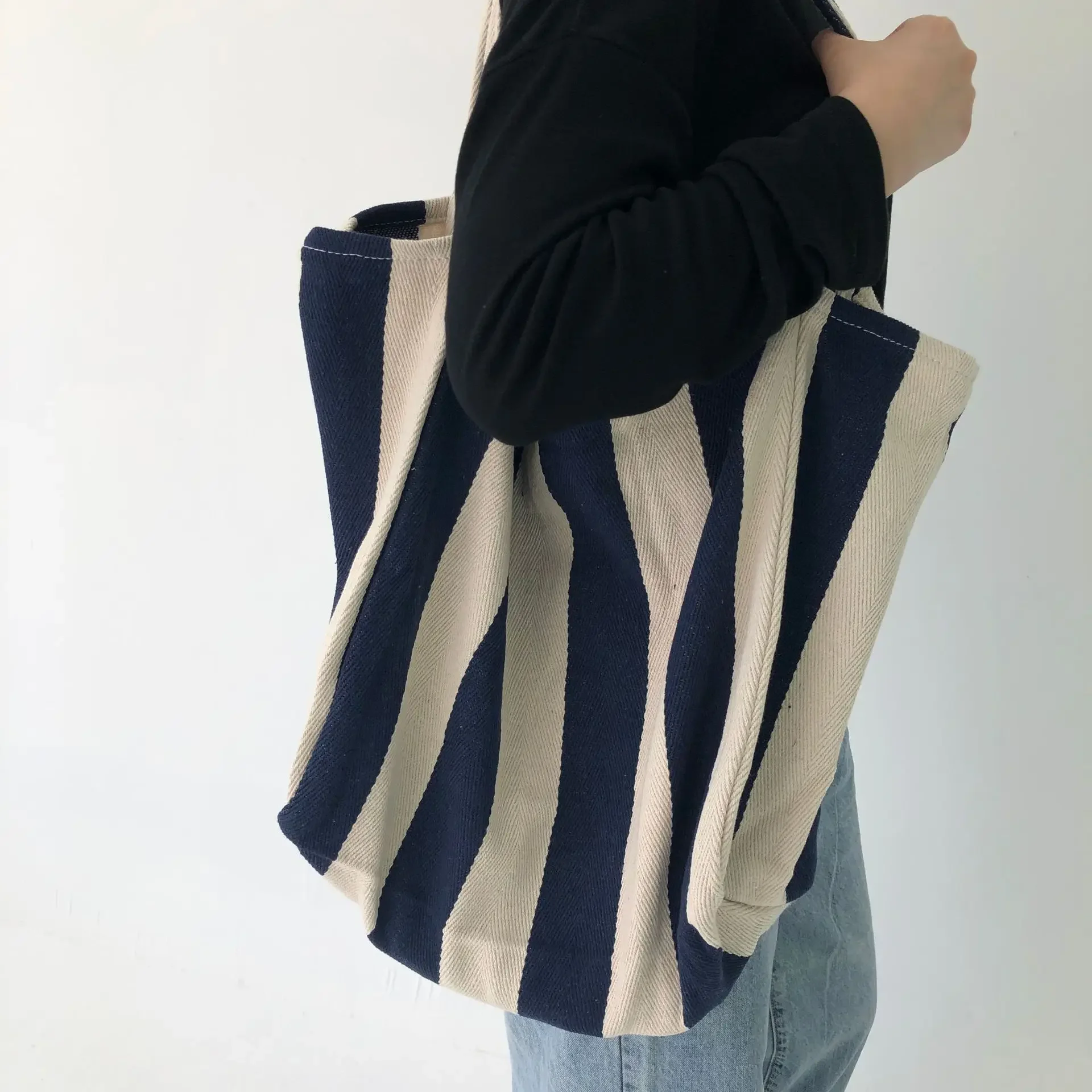 Large Striped Tote Bag Casual Canvas Women Shoulder Bag Designer Handbags Female Commuting Bags for Women Eco Shopper Purses New
Large Striped Tote Bag Casual Canvas Women Shoulder Bag Designer Handbags Female Commuting Bags for Women Eco Shopper Purses New