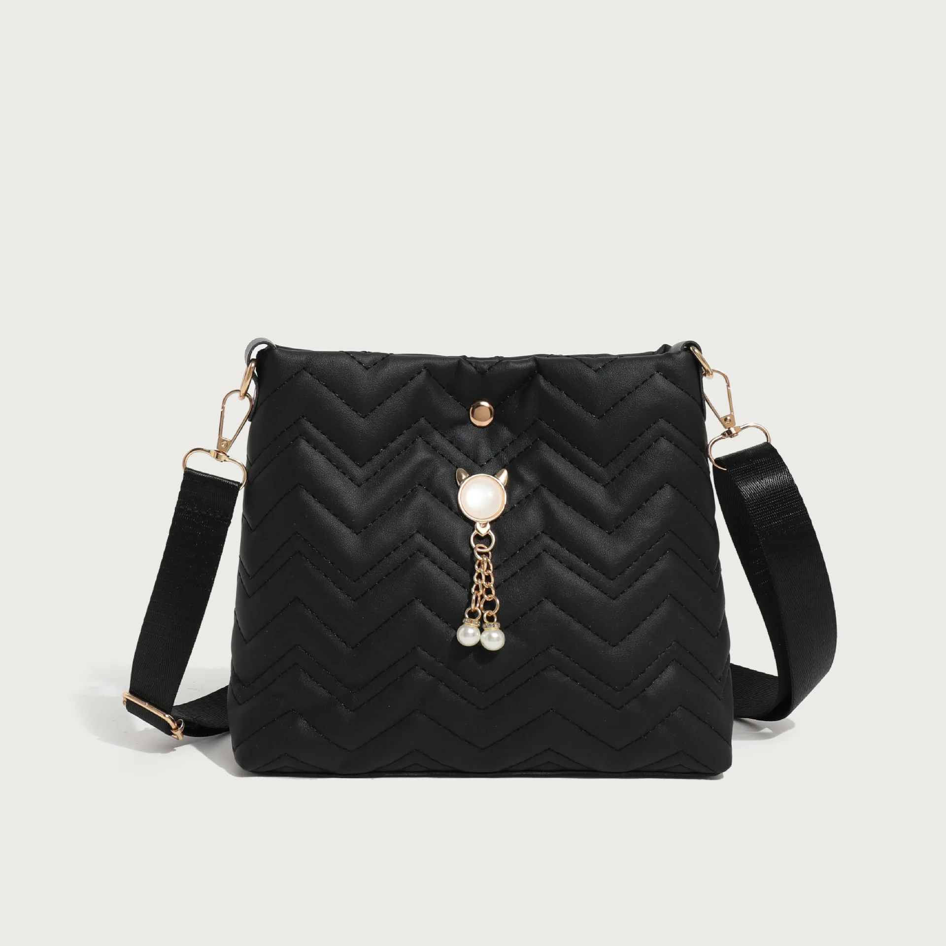 Waving Pattern Small Bag Soft PU Leather Bucket Bag Versatile Single Shoulder Bag Female Tassel Fashion Crossbody Messenger Bags
Waving Pattern Small Bag Soft PU Leather Bucket Bag Versatile Single Shoulder Bag Female Tassel Fashion Crossbody Messenger Bags
