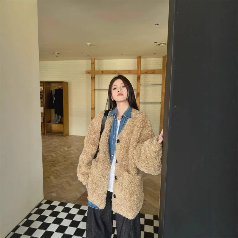 Khaki Faux Fur Jacket V-neck Loose Single Breasted Furry Jacket Fluffy Casual Stylish Warm Thick New Plush Coat Faux Lamb Luxury
Khaki Faux Fur Jacket V-neck Loose Single Breasted Furry Jacket Fluffy Casual Stylish Warm Thick New Plush Coat Faux Lamb Luxury