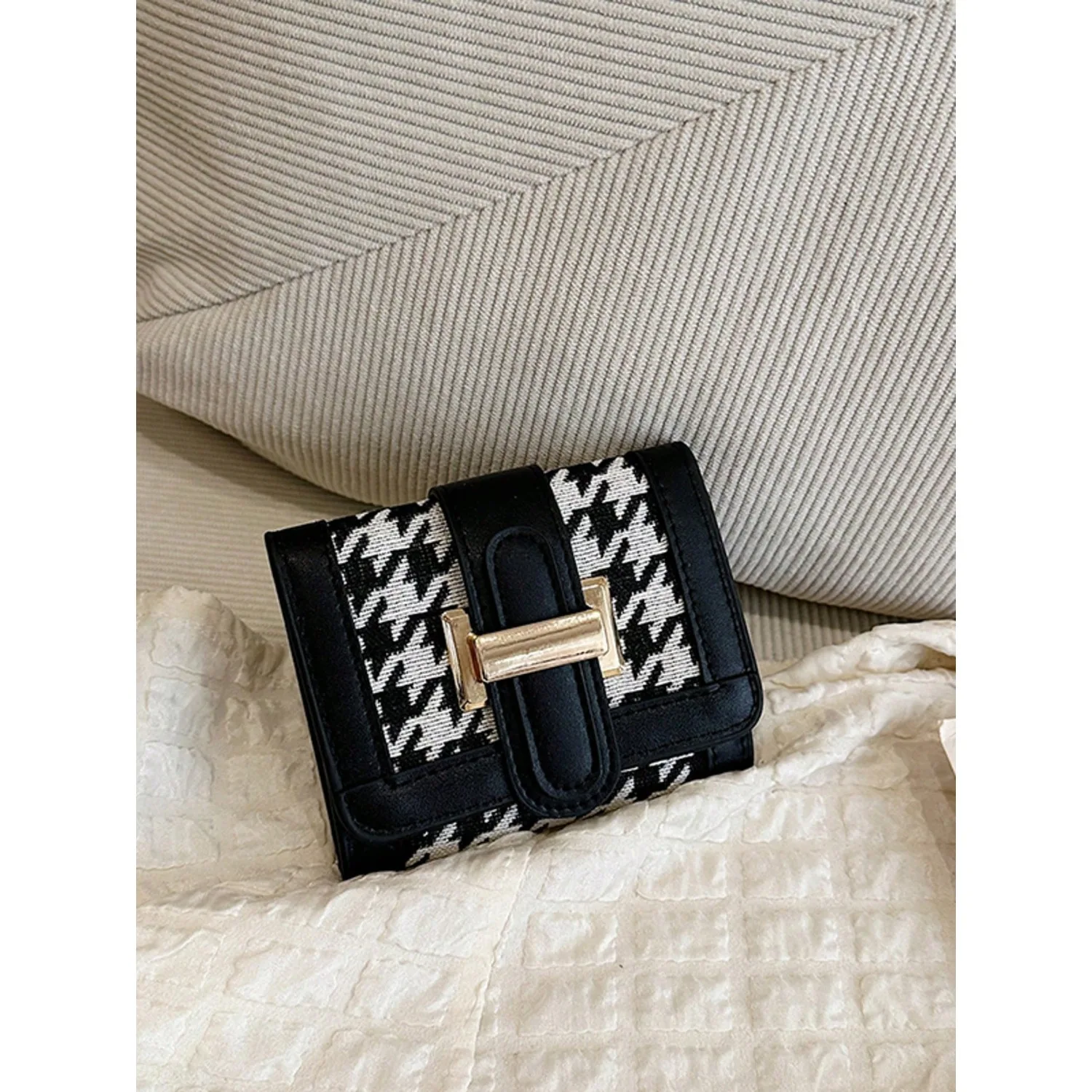Women's Trifold Short Wallet, Snap Closure, Black Houndstooth Classic Multi-Card Holder, Anti-Theft Bank Card Case, Bus/ID Card
Women's Trifold Short Wallet, Snap Closure, Black Houndstooth Classic Multi-Card Holder, Anti-Theft Bank Card Case, Bus/ID Card