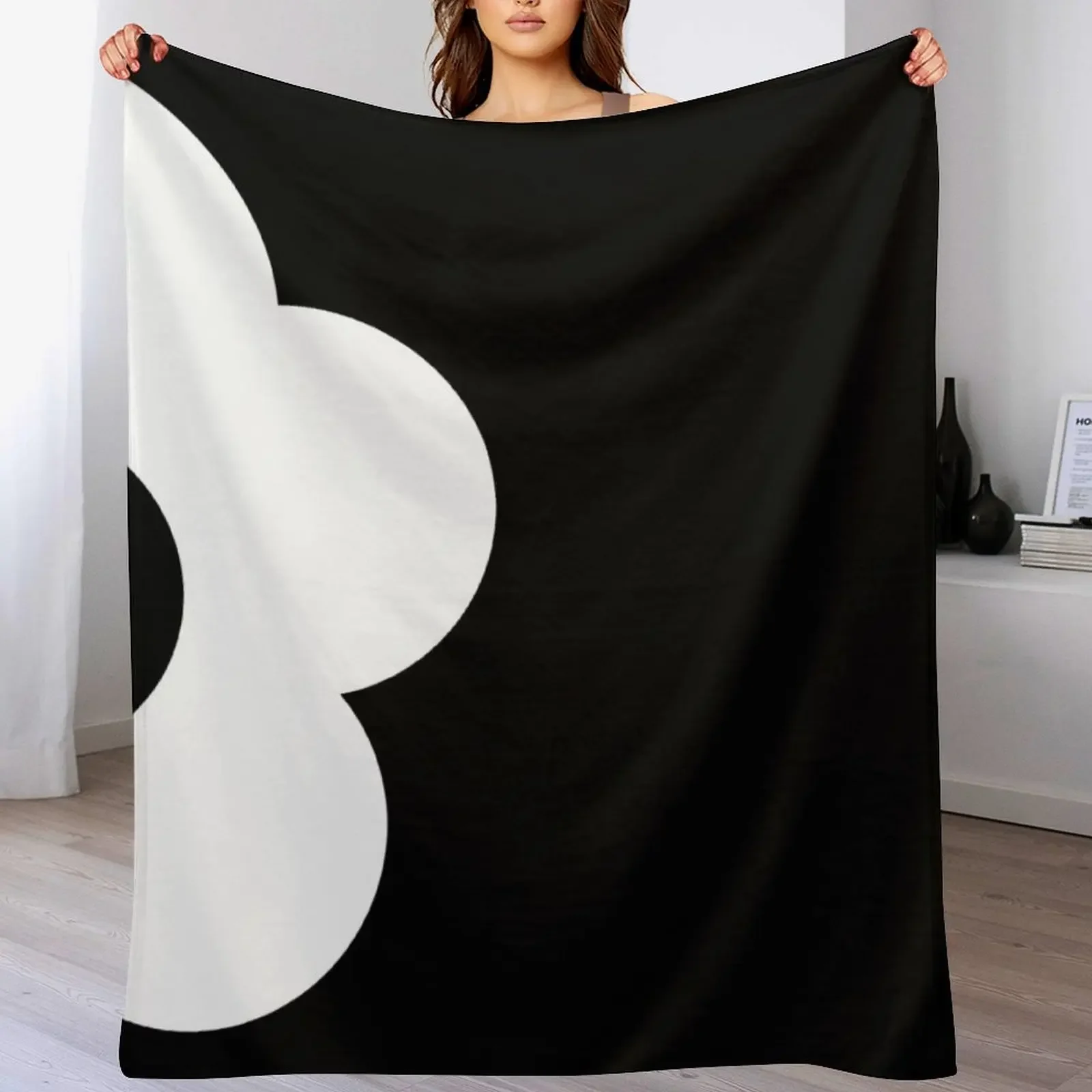 Bold Retro Contrast Flower Graphic Throw Blanket Versatile Cozy Throw Blanket for All Occasions
Bold Retro Contrast Flower Graphic Throw Blanket Versatile Cozy Throw Blanket for All Occasions