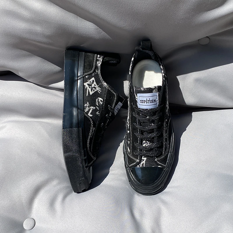 Men's Size 41-50 Casual Skate Shoes Black Vintage Print Low Top Canvas Sneakers Non-Slip Streetwear Footwear
Men's Size 41-50 Casual Skate Shoes Black Vintage Print Low Top Canvas Sneakers Non-Slip Streetwear Footwear