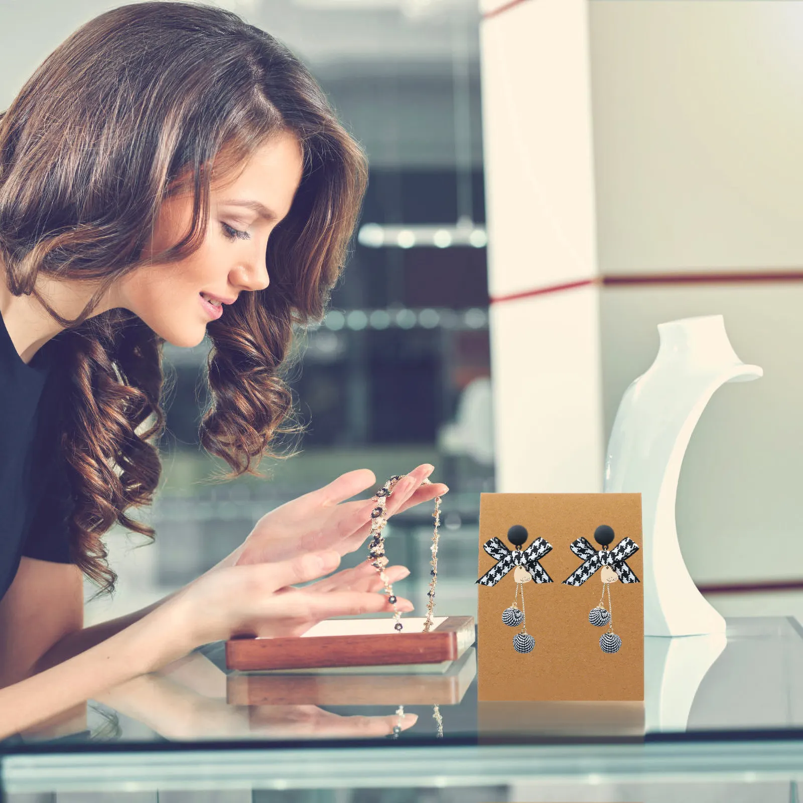 100Pcs Jewelry Display Cards Premium Kraft Paper Earring and Necklace Holder Cards for Organized Showcase Counter Top Displays
100Pcs Jewelry Display Cards Premium Kraft Paper Earring and Necklace Holder Cards for Organized Showcase Counter Top Displays