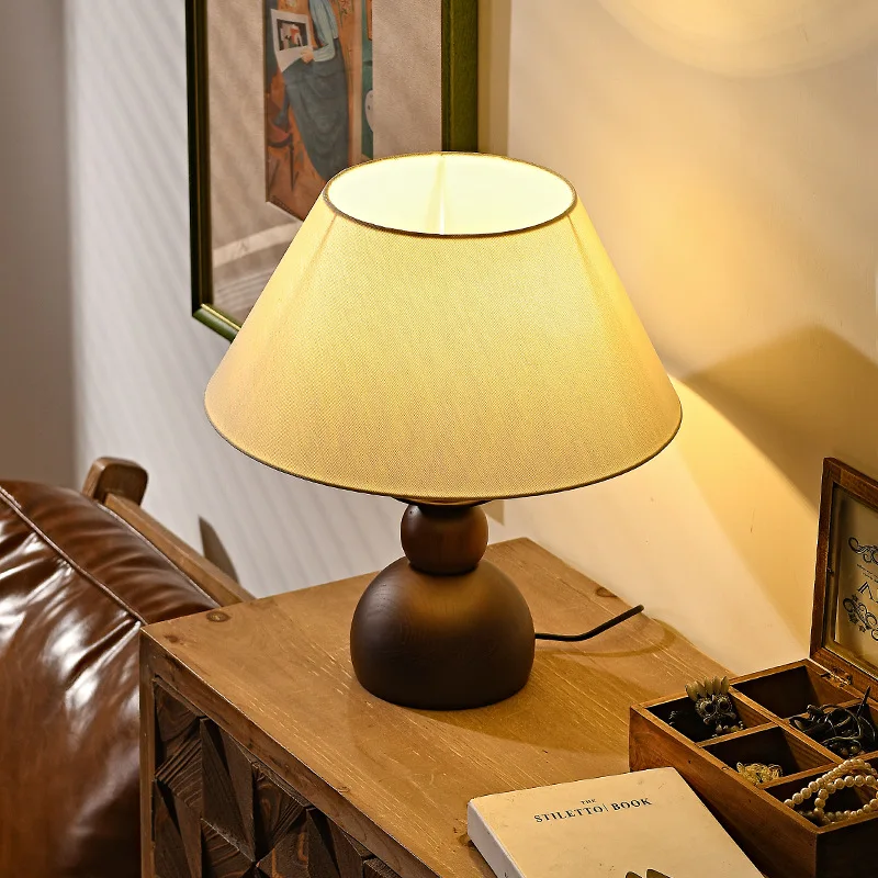 Wabi Sansan retro study desk lamp walnut bedroom bedside desk lamp Nanyang atmosphere lamp home decoration
Wabi Sansan retro study desk lamp walnut bedroom bedside desk lamp Nanyang atmosphere lamp home decoration