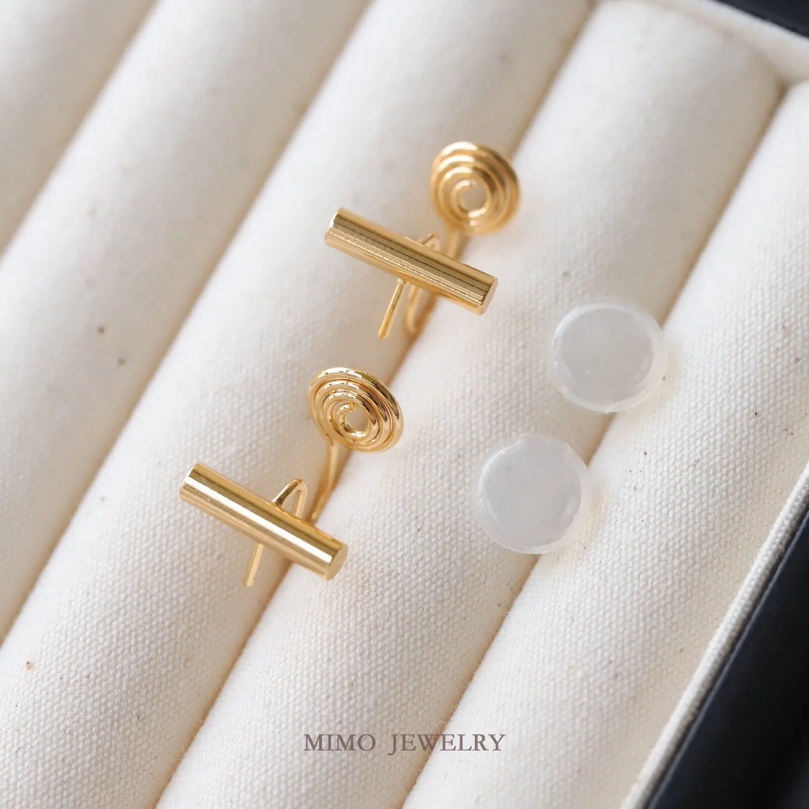 Медные позолоченные заготовки для серег-гвоздиков и клипс, цилиндрические, простые, для самостоятельного изготовления украшений
Медные позолоченные заготовки для серег-гвоздиков и клипс, цилиндрические, простые, для самостоятельного изготовления украшений