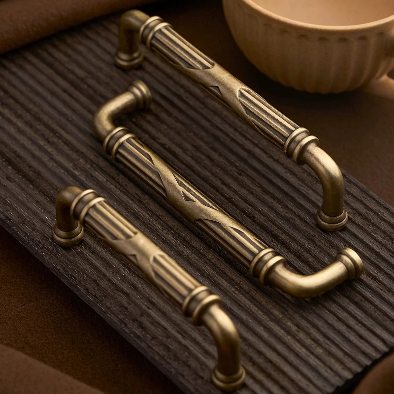 Vintage Kitchen Cabinet Handles Bedroom Wardrobe Drawer Pulls Retro Cupboard Door Knobs European Brass Furniture Hardware Handle
Vintage Kitchen Cabinet Handles Bedroom Wardrobe Drawer Pulls Retro Cupboard Door Knobs European Brass Furniture Hardware Handle
