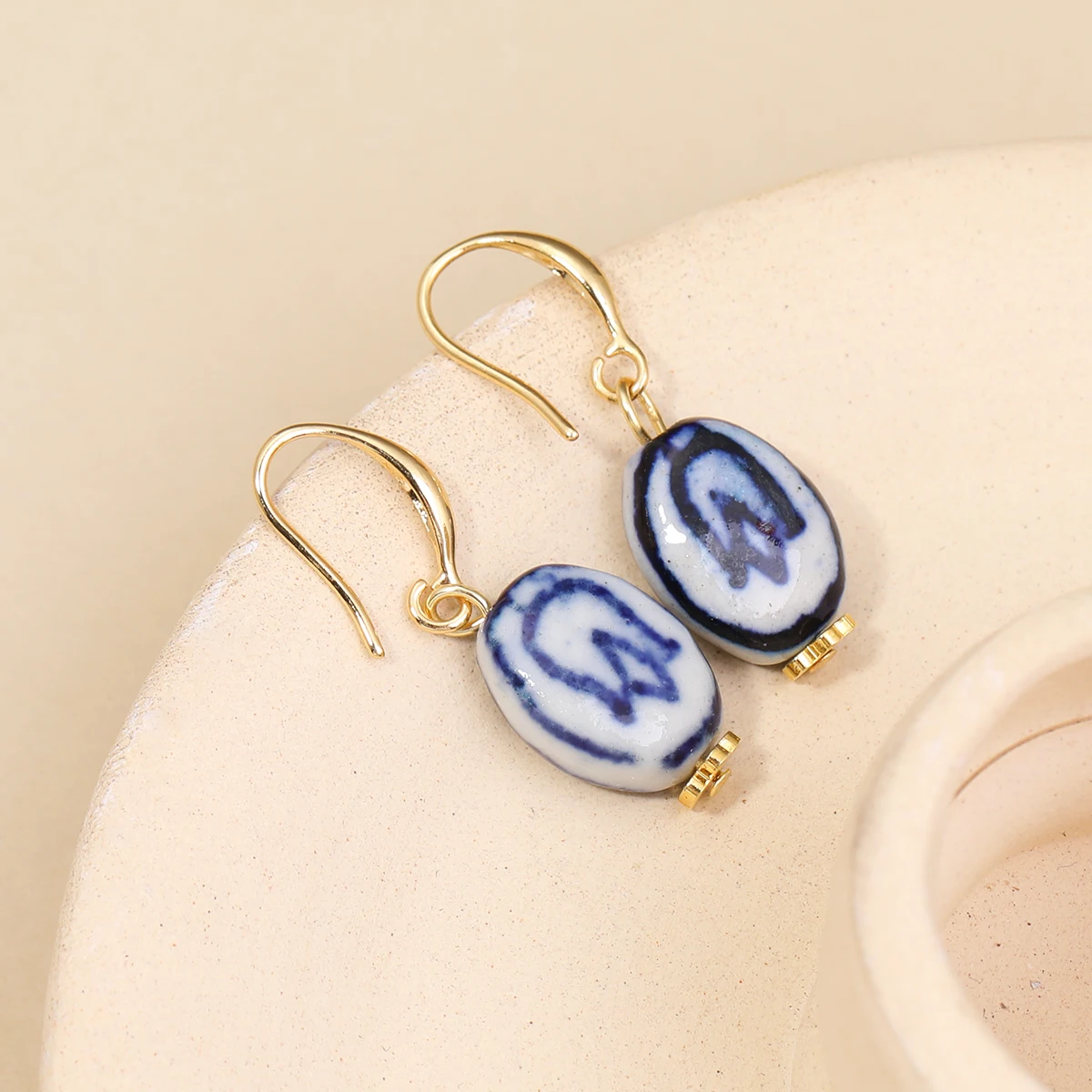Ceramic Ladies Earrings Fashionable Simple Elegant Retro Style Women's Earrings Exquisite Jewelry Gifts For Women Gift
Ceramic Ladies Earrings Fashionable Simple Elegant Retro Style Women's Earrings Exquisite Jewelry Gifts For Women Gift