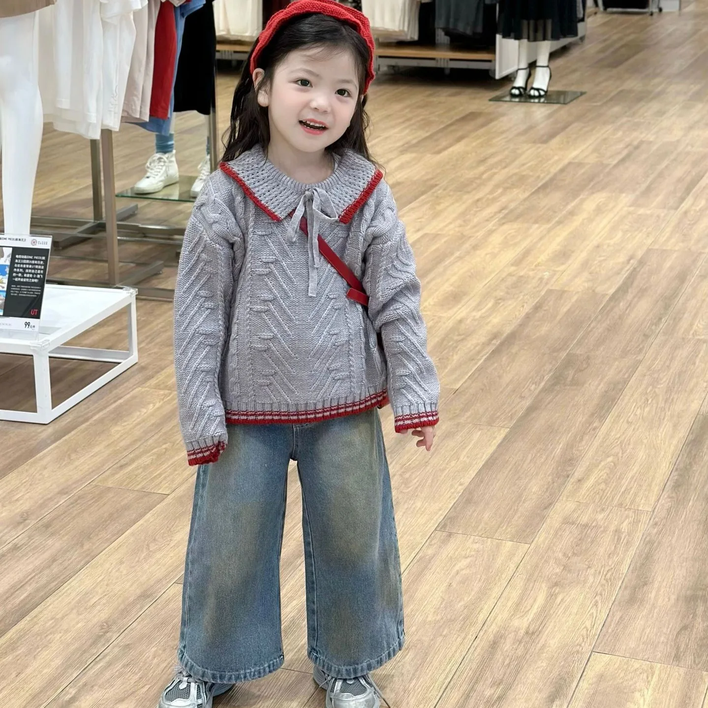 Korean Children's Clothing 2024 Autumn and Winter New Girls Lapel Color Matching Knitted Sweater Children's Fashion Jeans Set
Korean Children's Clothing 2024 Autumn and Winter New Girls Lapel Color Matching Knitted Sweater Children's Fashion Jeans Set