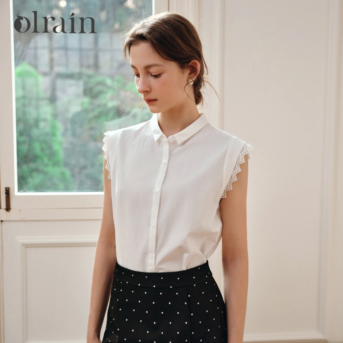 OLrain Tops Woman 2025 Office Lady Summer White Sleeveless Shirts Lace Splicing Button-up Front Blouse Camiseta Mujer O57XC98853
OLrain Tops Woman 2025 Office Lady Summer White Sleeveless Shirts Lace Splicing Button-up Front Blouse Camiseta Mujer O57XC98853