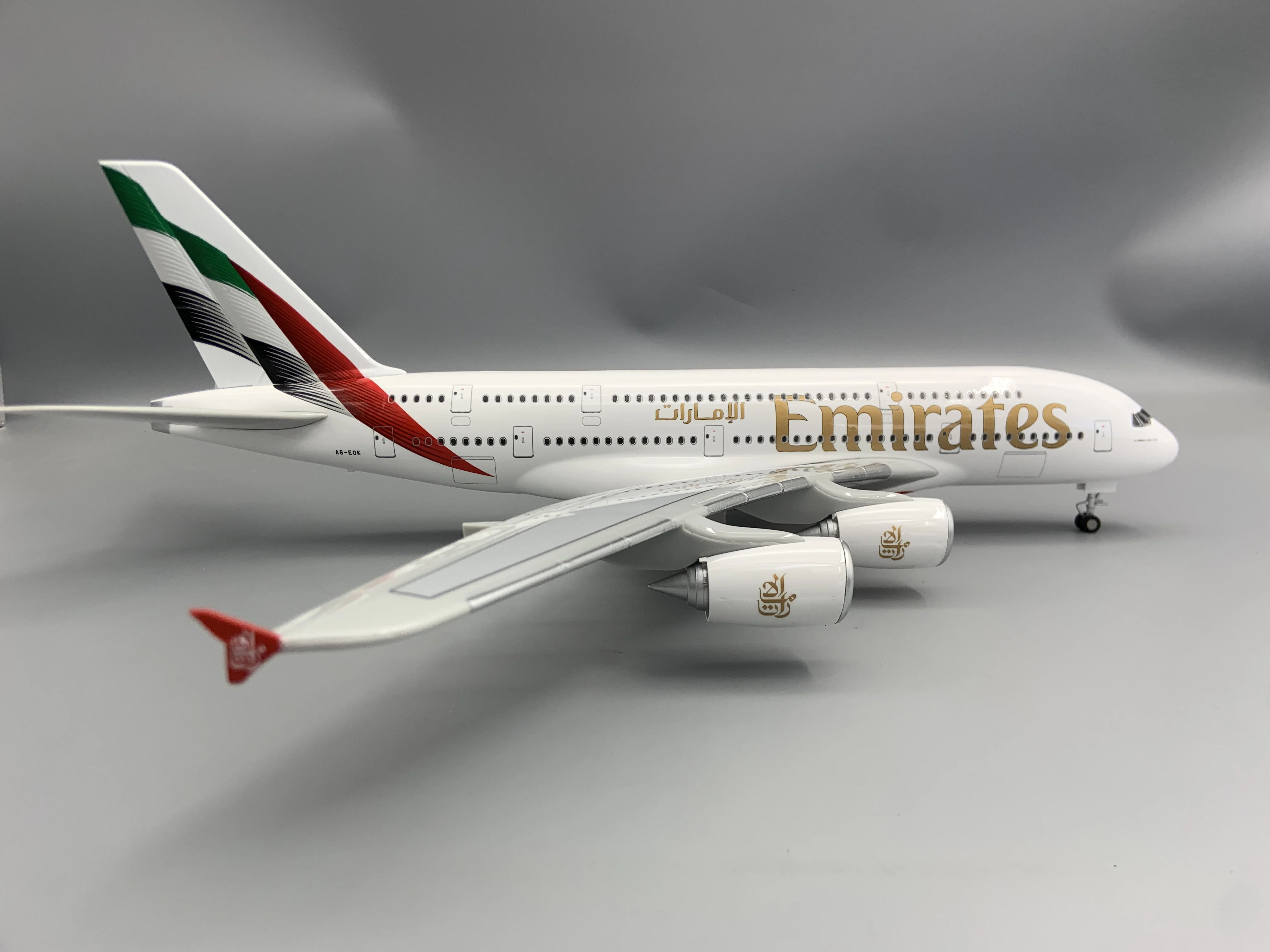 1:160 Scale A380 New Emirates Airplane Resin Aircraft Diecast Model 47cm With LED Light Stand Airline Collection Gift Ornaments
1:160 Scale A380 New Emirates Airplane Resin Aircraft Diecast Model 47cm With LED Light Stand Airline Collection Gift Ornaments