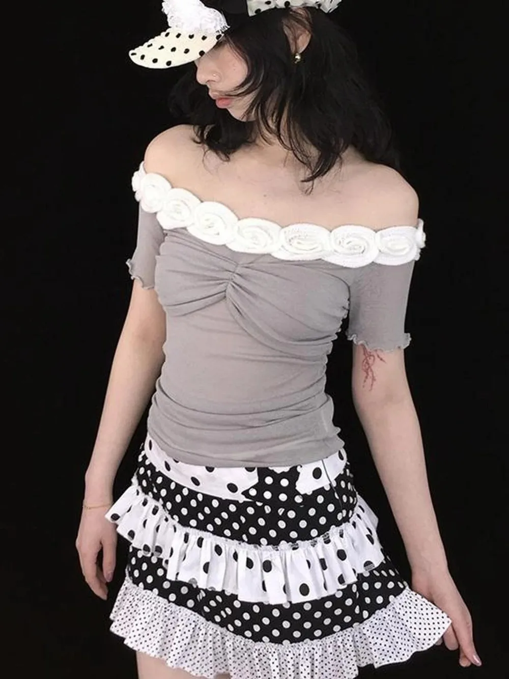 2026 new summer ballet style sweet girl polka dot star multi-layer ruffled cake short skirt A-line skirt Y2K versatile trend ins
2026 new summer ballet style sweet girl polka dot star multi-layer ruffled cake short skirt A-line skirt Y2K versatile trend ins