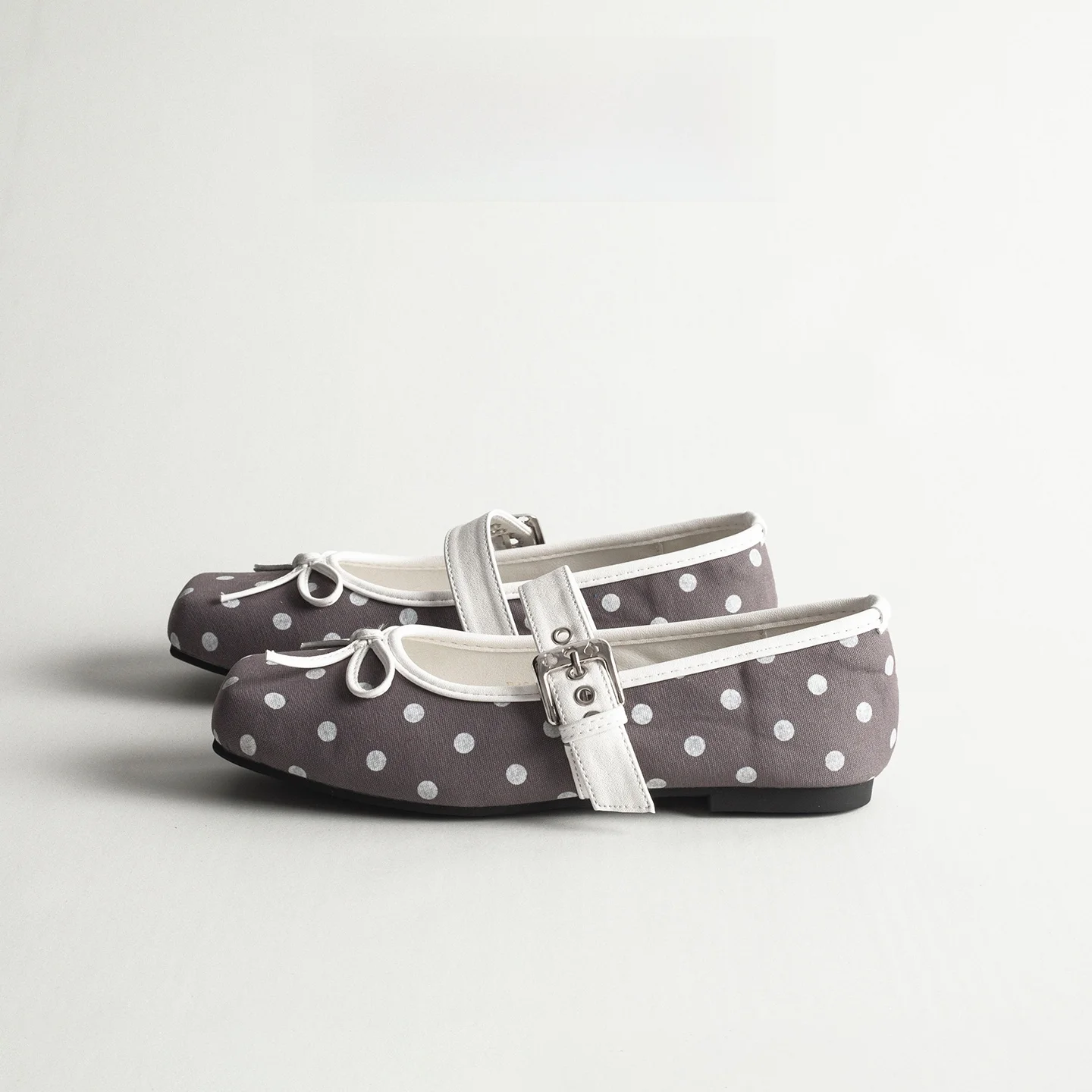 Polka Dot Flat Bottom Ballet Mary Jane Shoes Women's Versatile Gentle Wind Knot One Strap Square Head Slip-On Shoes
Polka Dot Flat Bottom Ballet Mary Jane Shoes Women's Versatile Gentle Wind Knot One Strap Square Head Slip-On Shoes