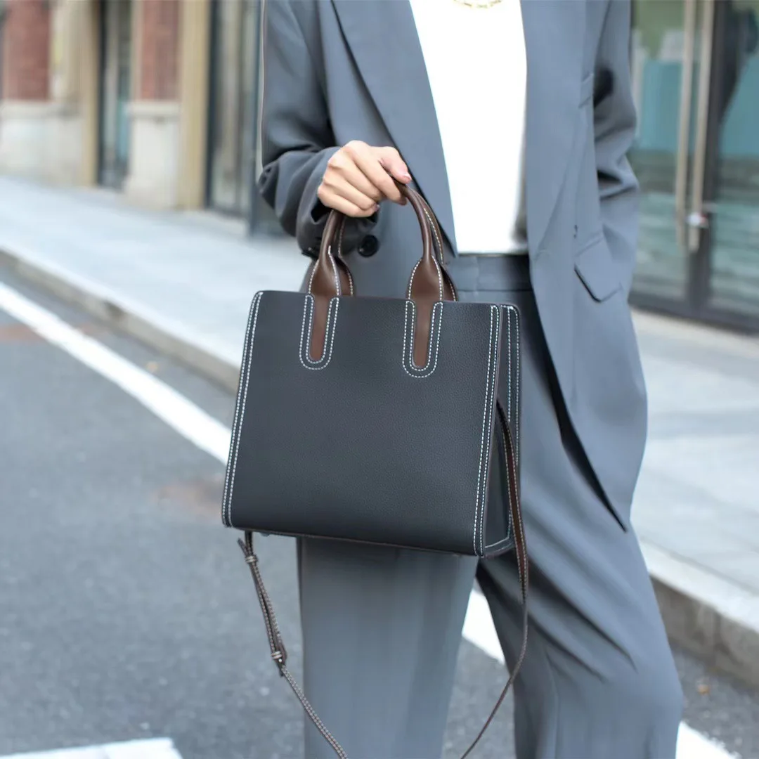Top Layer Cowhide Women's Bag Single Shoulder Crossbody Large Capacity Soft Leather Designer Luxury Bag
Top Layer Cowhide Women's Bag Single Shoulder Crossbody Large Capacity Soft Leather Designer Luxury Bag