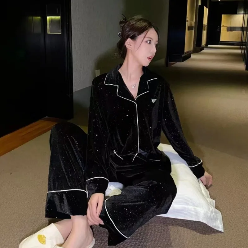 Sky Star River Gold Velvet Pajamas Women's Autumn and Winter New South Korea Velvet Black Simple Loose Home Suit
Sky Star River Gold Velvet Pajamas Women's Autumn and Winter New South Korea Velvet Black Simple Loose Home Suit