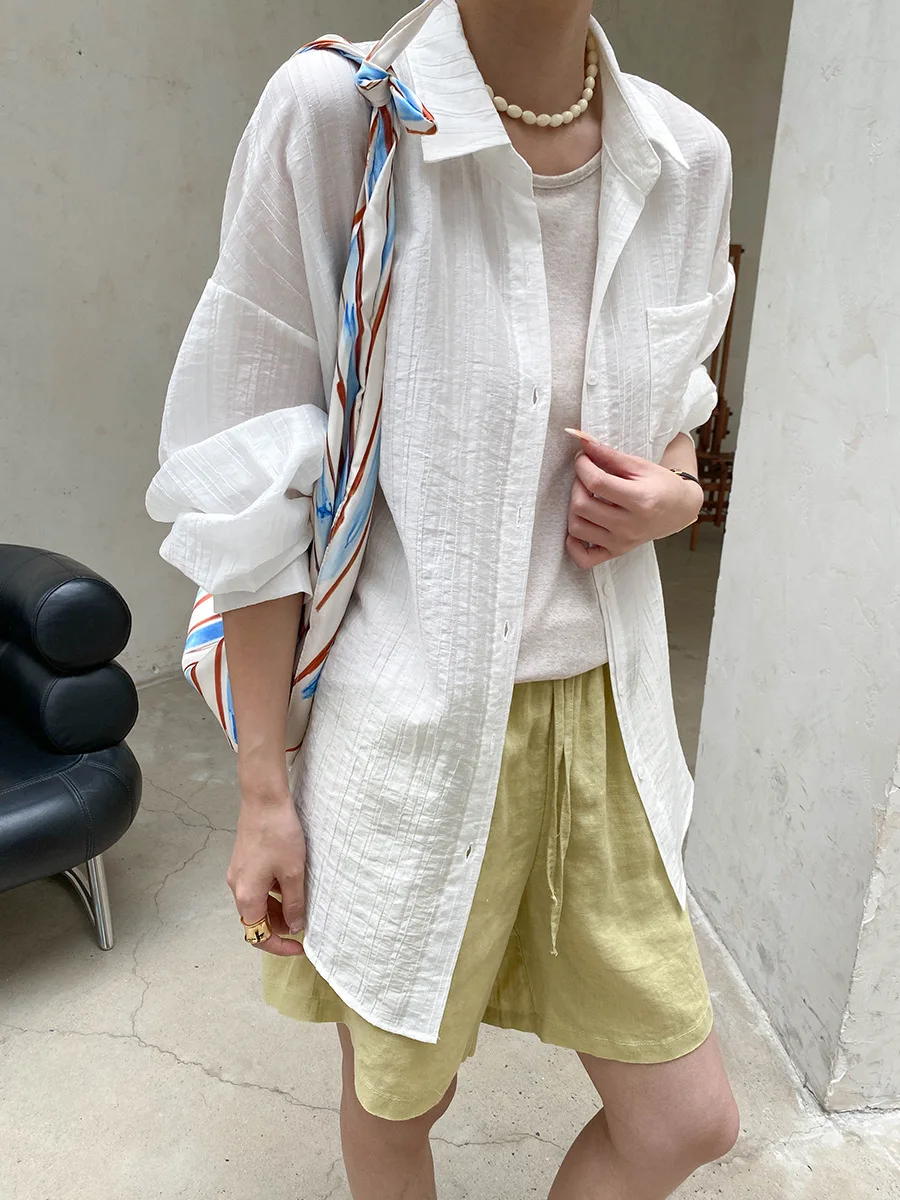 Summer women's casual solid color lapel long sleeved loose and lightweight sunscreen shirt
Summer women's casual solid color lapel long sleeved loose and lightweight sunscreen shirt
