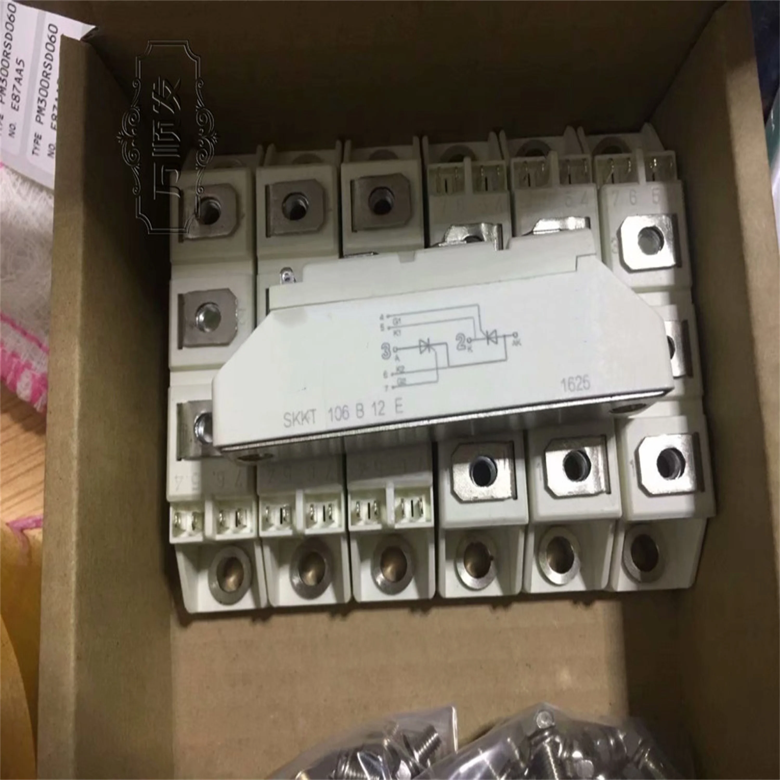 SKKT106/12E SKKT106/14E SKKT106/16E
SKKT106/12E SKKT106/14E SKKT106/16E