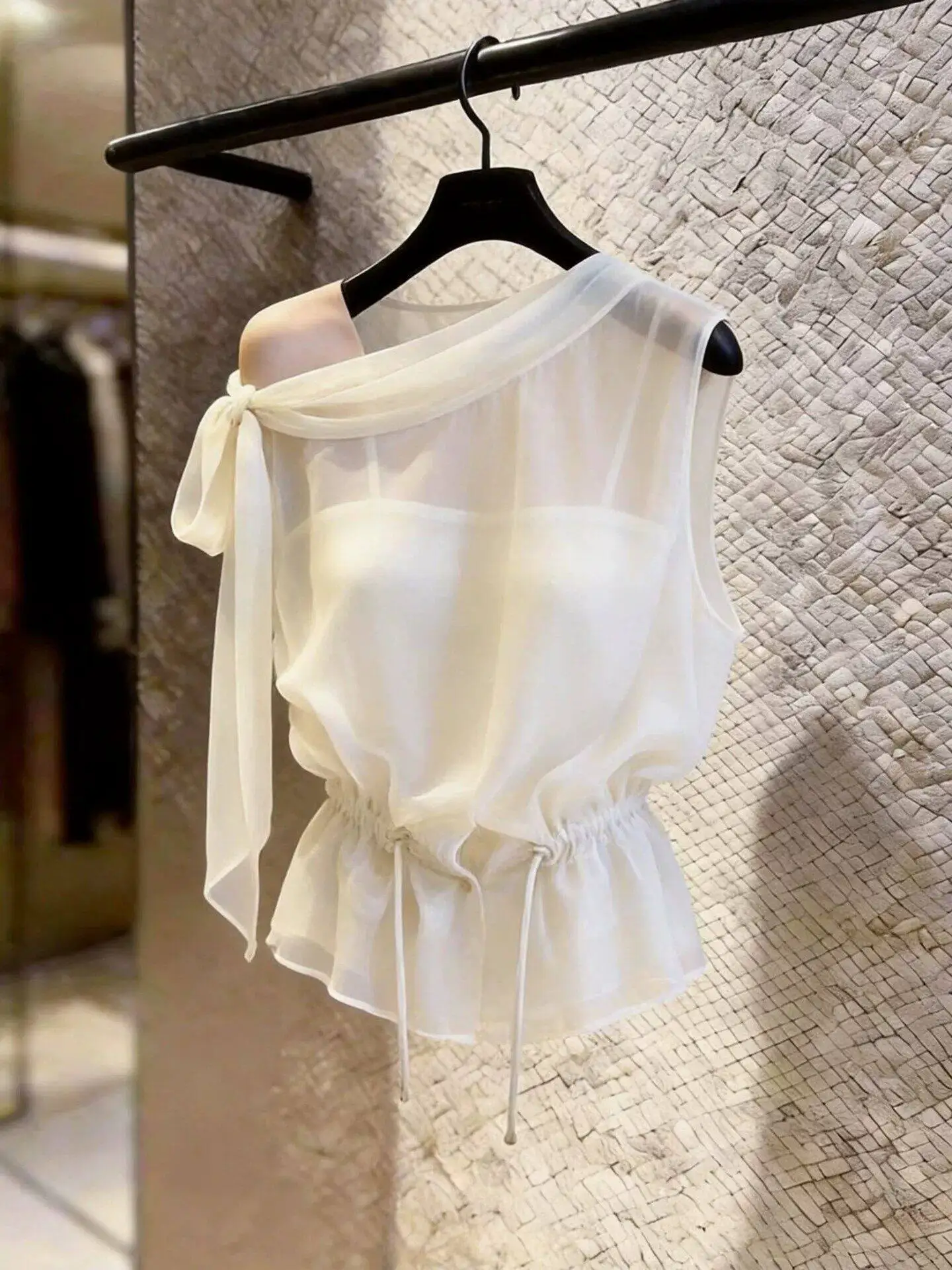 Slimming Effect Shoulder Bared Short Sleeve Shirt Women's Style Summer New Design Korean Version Tie Waist Design Breathable ...
Slimming Effect Shoulder Bared Short Sleeve Shirt Women's Style Summer New Design Korean Version Tie Waist Design Breathable ...