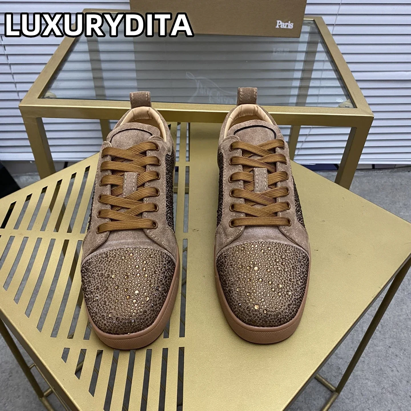 Top Quality Womens Trendy Casual Tennis Shoes Luxury Mens Real Leather Sneakers 35-48 Designr Rivet Red Sole Lovers Shoes M0042
Top Quality Womens Trendy Casual Tennis Shoes Luxury Mens Real Leather Sneakers 35-48 Designr Rivet Red Sole Lovers Shoes M0042