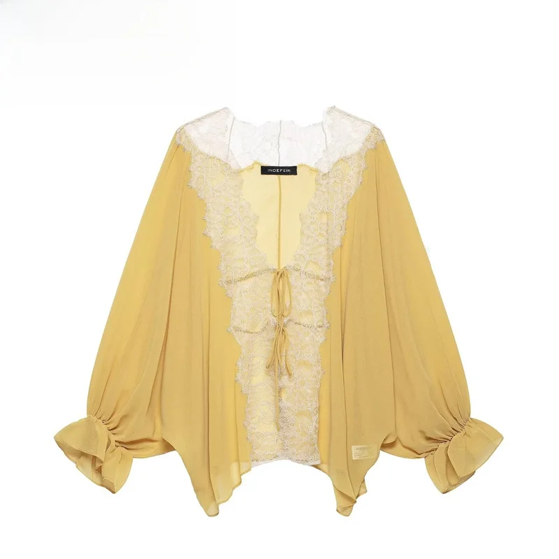 Fashionable Lace Patchwork Shirt Women's Loose Fit Long Sleeve V-Neck Polyester Fiber Breathable Cool Sensation Knot
Fashionable Lace Patchwork Shirt Women's Loose Fit Long Sleeve V-Neck Polyester Fiber Breathable Cool Sensation Knot