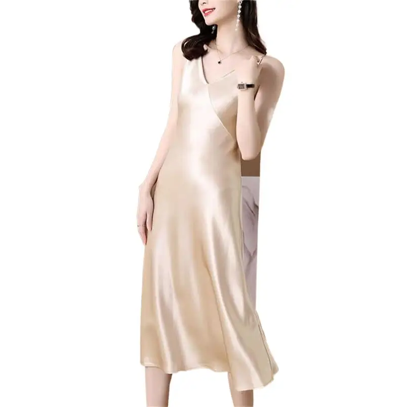 Женское атласное платье на бретелях-спагетти, с V-образным вырезом
Женское атласное платье на бретелях-спагетти, с V-образным вырезом