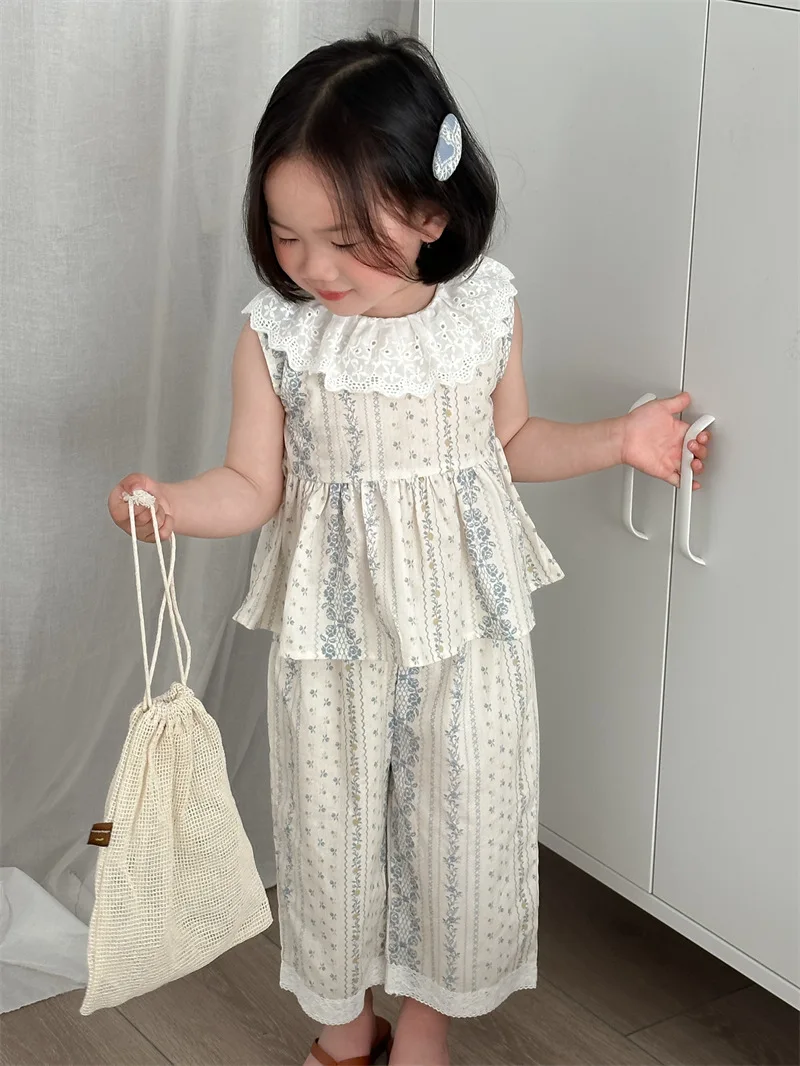 2024 Baby Summer Suit 2024 New Korean Baby Girl's Suit Lace Collar Fresh Sleeveless Top + Pants Sweet Two Piece Suit
2024 Baby Summer Suit 2024 New Korean Baby Girl's Suit Lace Collar Fresh Sleeveless Top + Pants Sweet Two Piece Suit