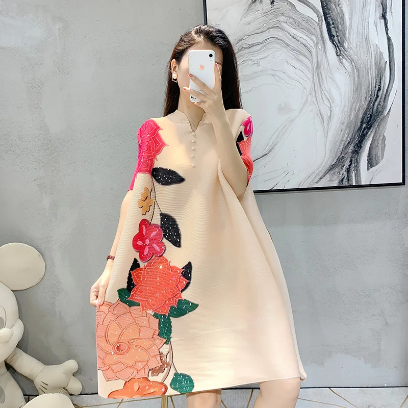 Miyake Pleated Spring Pleated Dress V-neck Spliced Half Sleeve Loose Women's Dress 2024 New Summer Printed Women's Dress
Miyake Pleated Spring Pleated Dress V-neck Spliced Half Sleeve Loose Women's Dress 2024 New Summer Printed Women's Dress