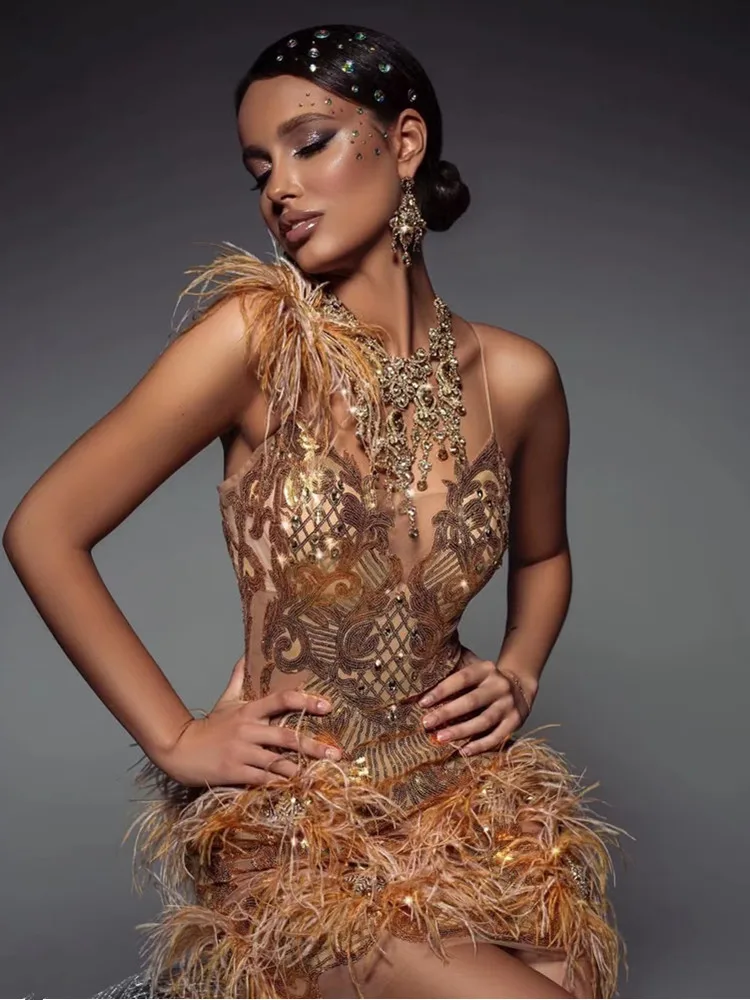 2024 New Designer Fashion Luxury Gold Prom Dress Short Women Spaghetti Strap Sequined Feather Glitter Mini Bodycon Party Dresses
2024 New Designer Fashion Luxury Gold Prom Dress Short Women Spaghetti Strap Sequined Feather Glitter Mini Bodycon Party Dresses