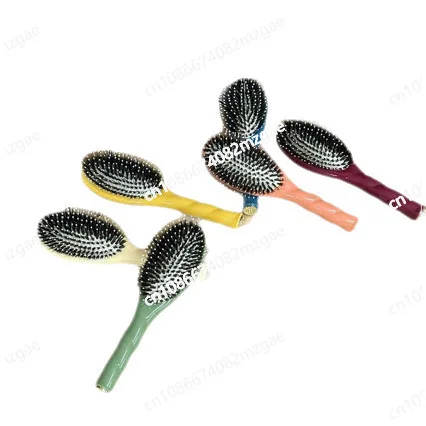 Щетка для волос из щетины кабана с воздушной подушкой, большая круглая массажная щетка для кожи головы в стиле макарон для распутывания и придания блеска волосам
Щетка для волос из щетины кабана с воздушной подушкой, большая круглая массажная щетка для кожи головы в стиле макарон для распутывания и придания блеска волосам