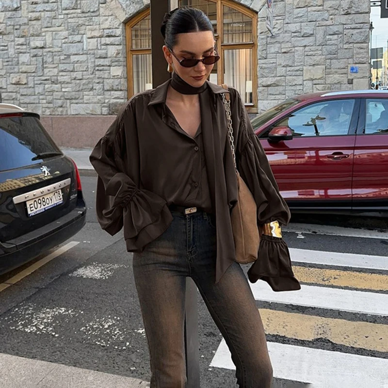 Офисные женские однобортные блузки, однотонные повседневные летние новые шарфы с расклешенными рукавами, женская рубашка, свободные атласные лацканы
Офисные женские однобортные блузки, однотонные повседневные летние новые шарфы с расклешенными рукавами, женская рубашка, свободные атласные лацканы