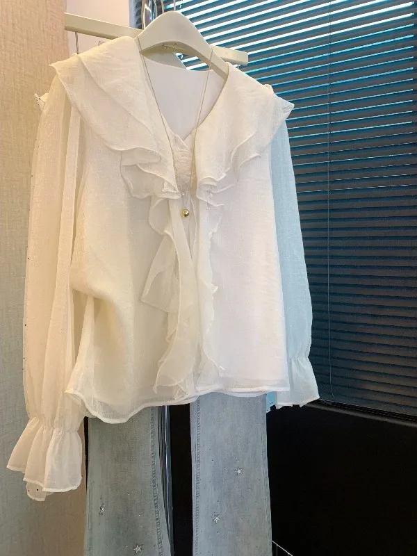 Elegant V-Neck Pleated Shoulder Bell Sleeve Chiffon Shirt Women's Fashion Spring New Style Beautiful Top Korean Loose Fit
Elegant V-Neck Pleated Shoulder Bell Sleeve Chiffon Shirt Women's Fashion Spring New Style Beautiful Top Korean Loose Fit