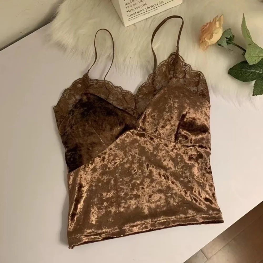 Korean style Bra With Breast Pads Velvet Lace Camisole Streetwear Sleeveless Gothic Vest Warm Soft Lace Crop Top Ladies
Korean style Bra With Breast Pads Velvet Lace Camisole Streetwear Sleeveless Gothic Vest Warm Soft Lace Crop Top Ladies