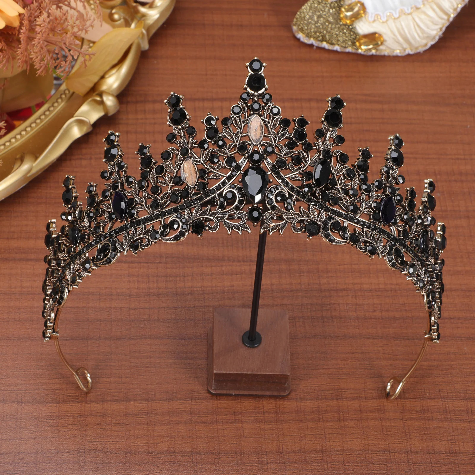 Vintage Black Crown Rhinestones Inlaid Zinc Alloy Wedding Headband Bridal Tiara For Women Birthday Prom Halloween Party
Vintage Black Crown Rhinestones Inlaid Zinc Alloy Wedding Headband Bridal Tiara For Women Birthday Prom Halloween Party