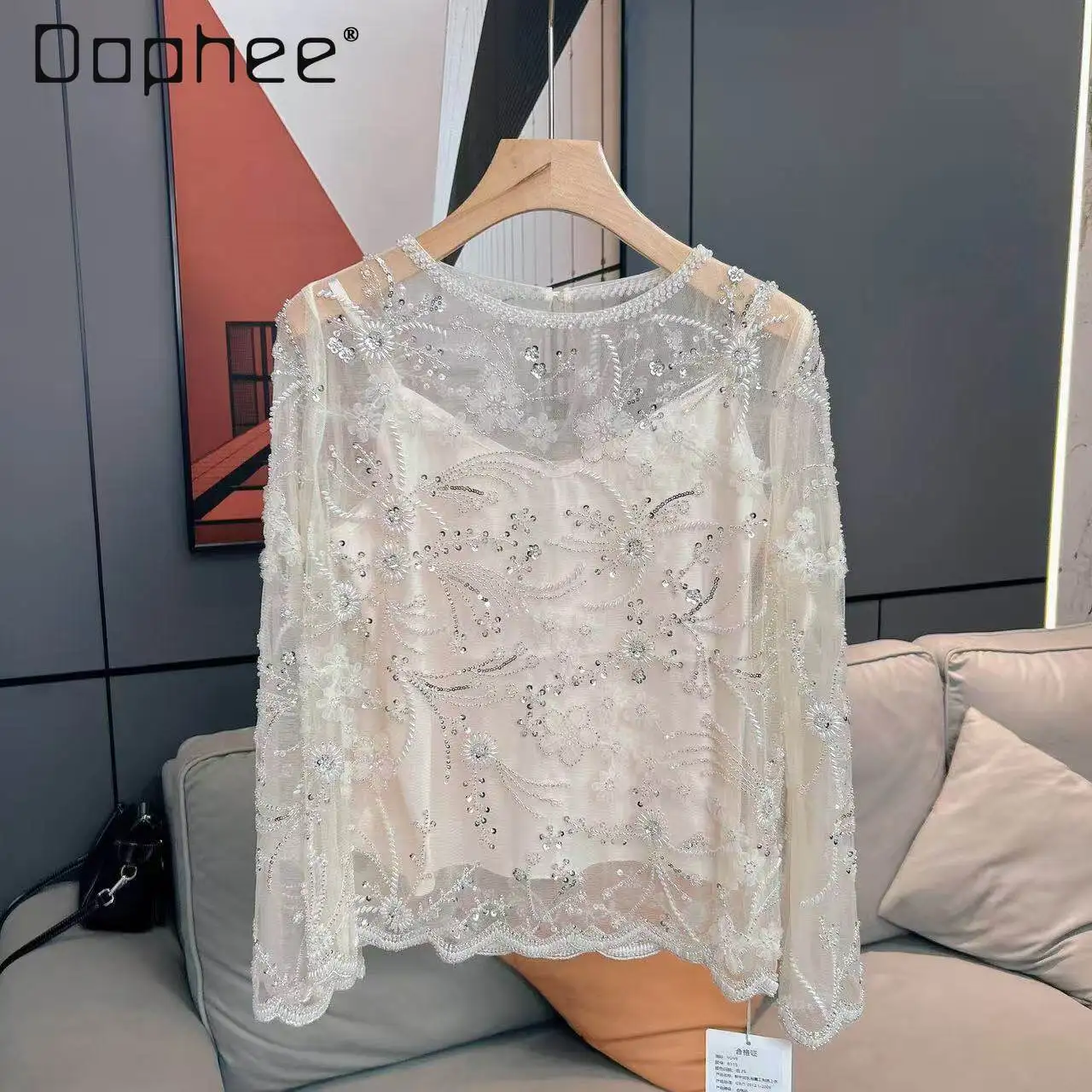 French Heavy Industry Sequined Three-dimensional Flower Lace Shirt Women Temperament High-end Long-sleeved Light Luxury Tops
French Heavy Industry Sequined Three-dimensional Flower Lace Shirt Women Temperament High-end Long-sleeved Light Luxury Tops