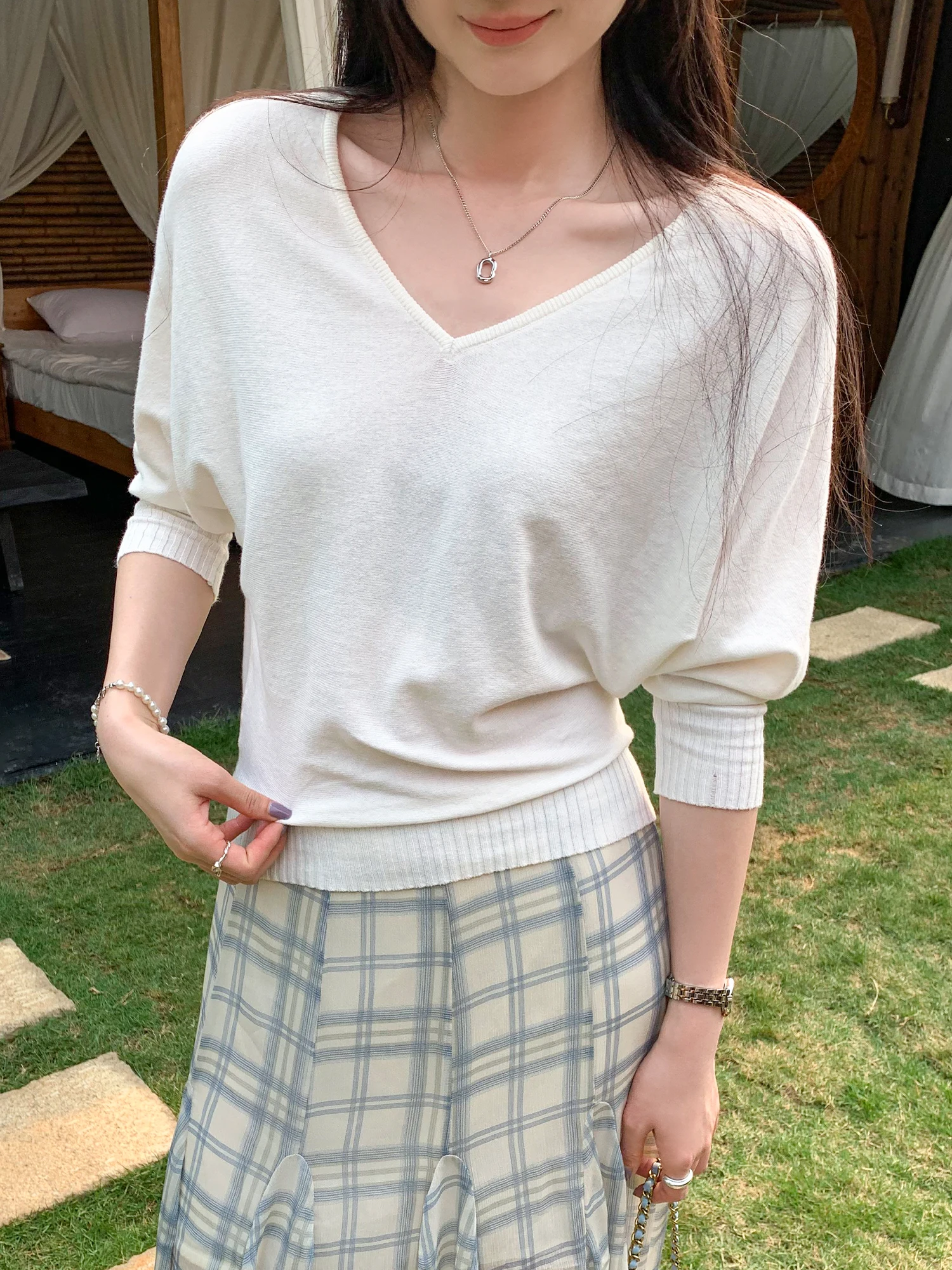 Kochua Stylish Miu Series Deep V-Neck Loose Mid-Sleeve Knitted Sweater Women's New 2026 Super Beautiful Slimming Top
Kochua Stylish Miu Series Deep V-Neck Loose Mid-Sleeve Knitted Sweater Women's New 2026 Super Beautiful Slimming Top