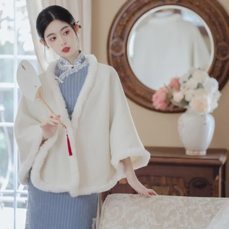 2023 Autumn Winter Elegant Purple Stand Collar Lace Decorated Half Sleeve Cheongsam White Warm Gown Cloak Vietnamese Dress Women
2023 Autumn Winter Elegant Purple Stand Collar Lace Decorated Half Sleeve Cheongsam White Warm Gown Cloak Vietnamese Dress Women